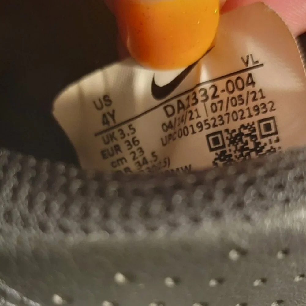 Nike Tempo Sneakers
